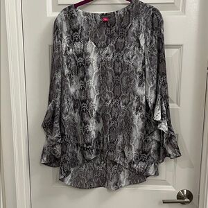 Vince Camuto Monochrome Snake Print Blouse